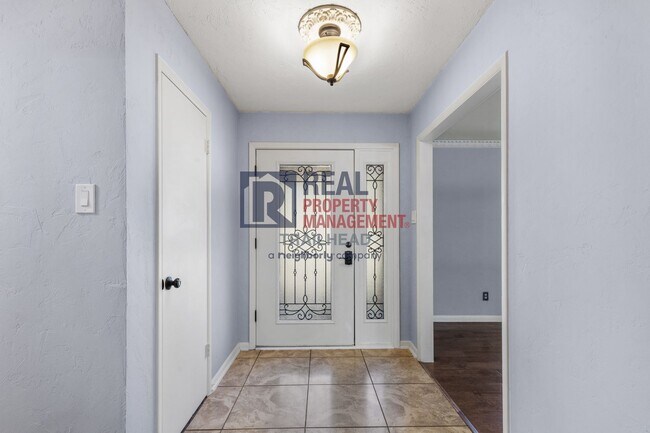 Building Photo - Charming 3 Bed 2 Bath Cul-De-Sac Home in a...