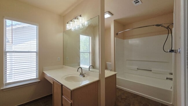 Building Photo - 5 Bedroom Beauty!  Far NorthWest SA off Potranco and Loop 1604