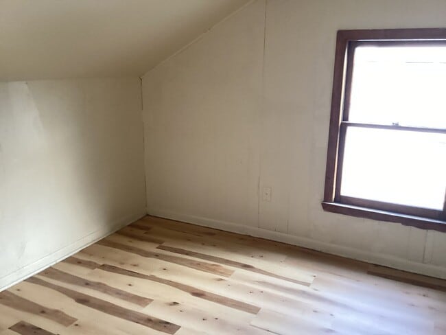 Building Photo - 4 Bedroom Single Family