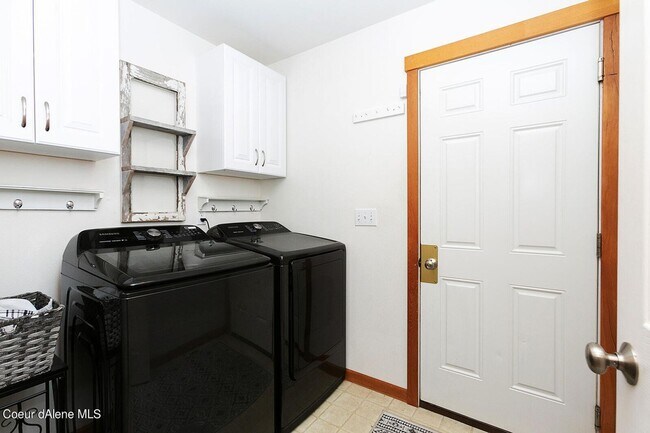 Building Photo - Spacious 5-Bedroom Coeur d'Alene Place Home with Theater Room