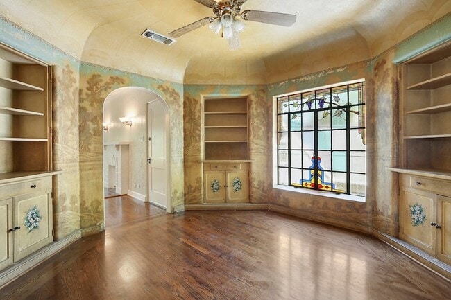 Building Photo - 6025 Lewis St