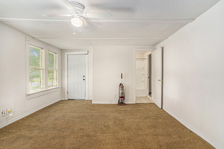 Building Photo - 111 W Atchley Ave