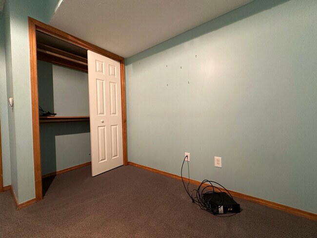 Building Photo - 405 Park Creek Ct