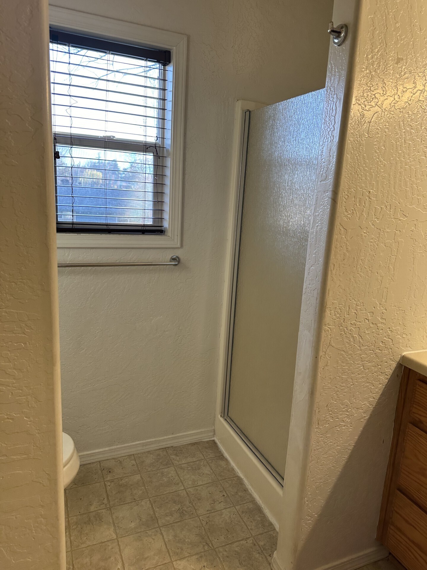 shower/bath - 120 S Columbus Ave
