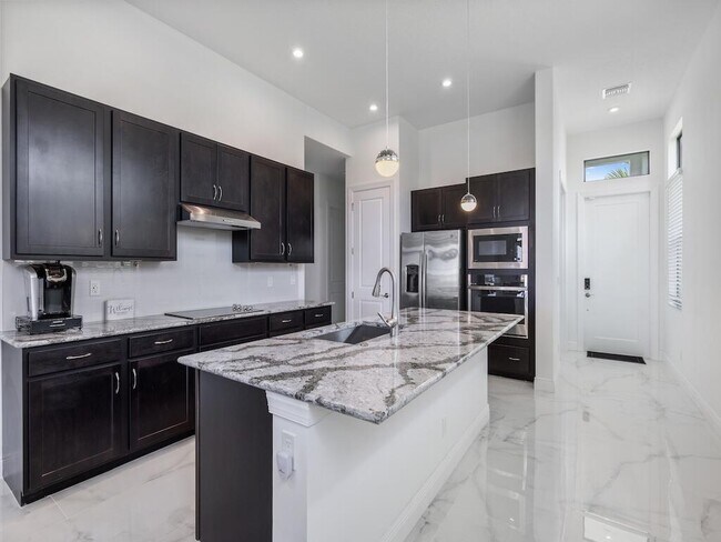Building Photo - 12442 SW Lunata Way