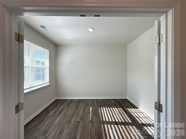 Building Photo - 7640 Bainbridge Rd