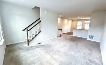 Building Photo - 502 River Crest Way