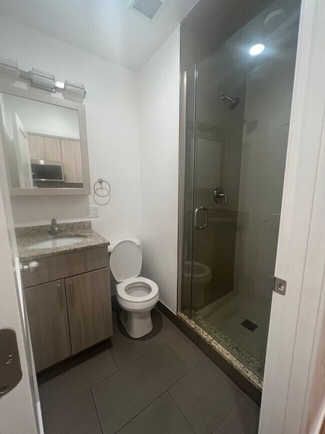 Building Photo - CHELSEA/BOSTON NO BROKER OR RENTAL FEES !!...