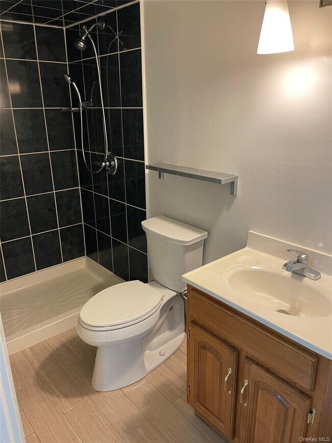 Building Photo - 8 Cameron Ln