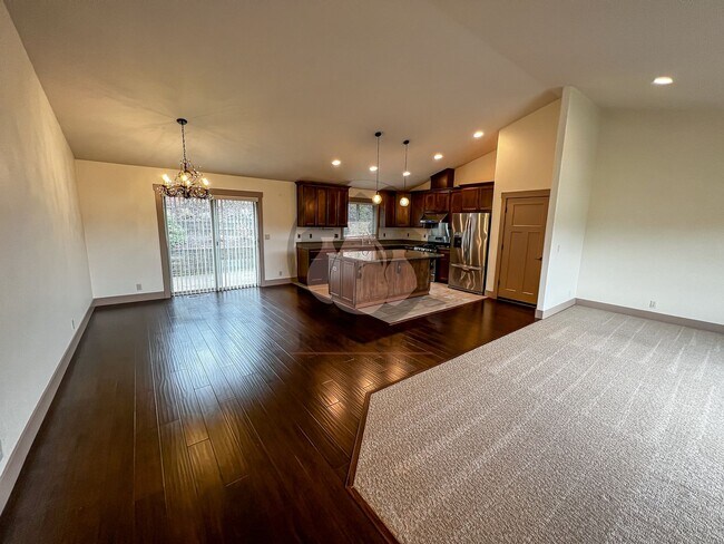 Building Photo - Beautiful South Salem Home - MOVE IN READY!