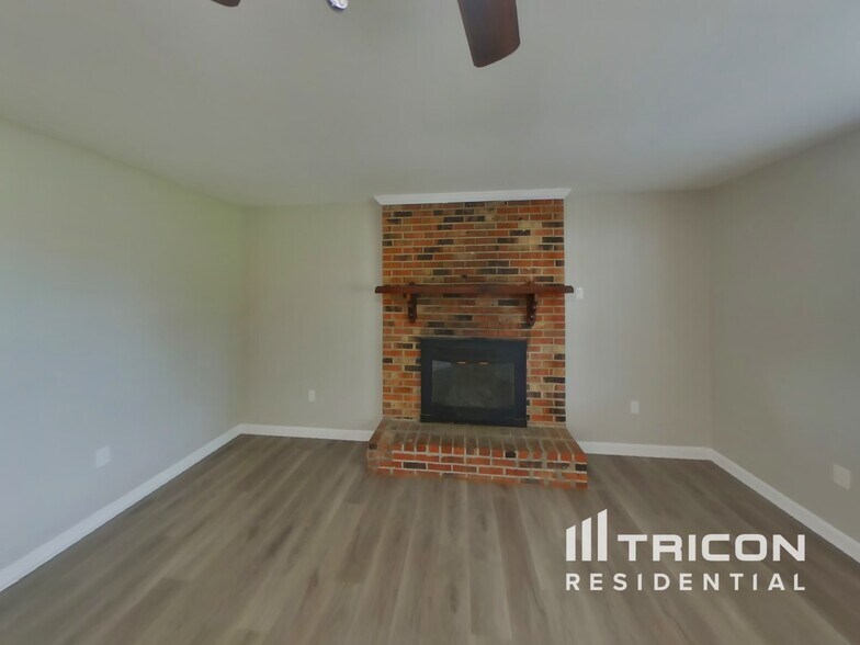 Building Photo - 402 Vixen Pl