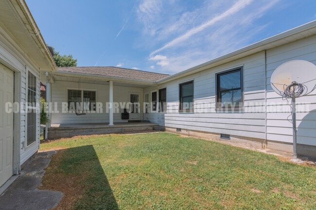 Building Photo - 4890 College Dr E