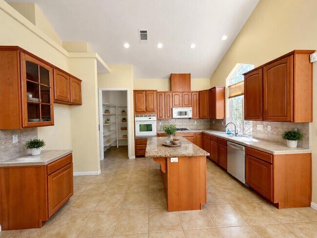 Building Photo - 2805 Snow Line Dr