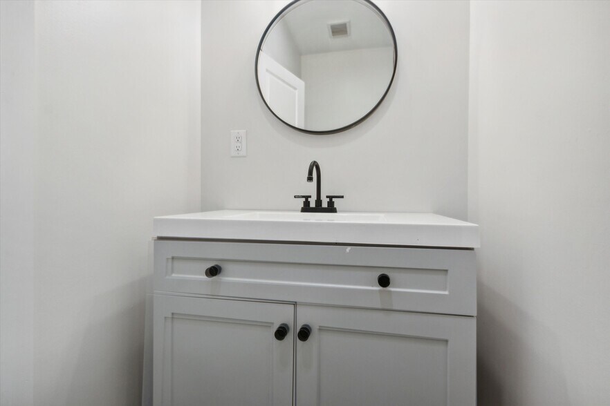 Building Photo - 3510 Frankford Ave