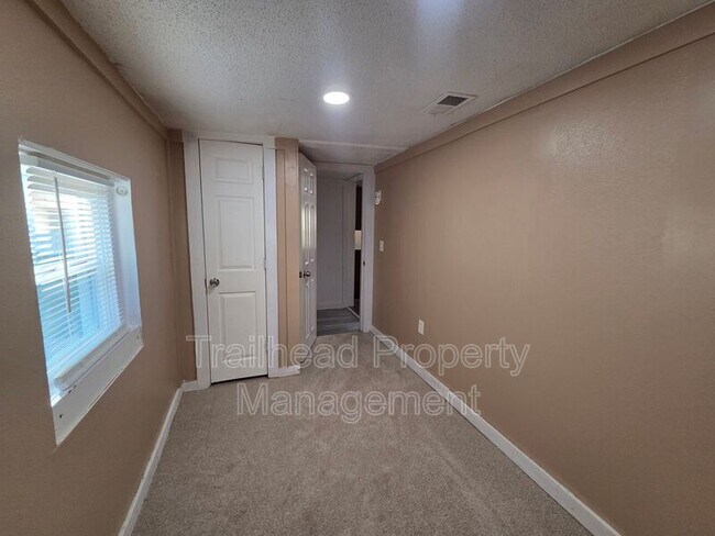 Building Photo - 507 3rd St