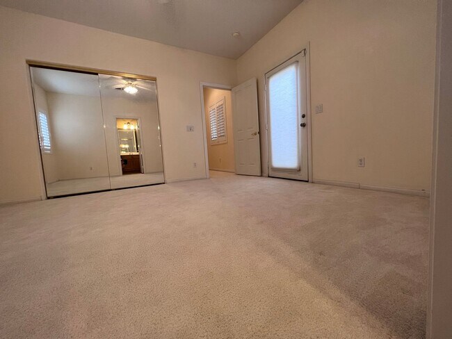Building Photo - 678 Kentons Run Ave