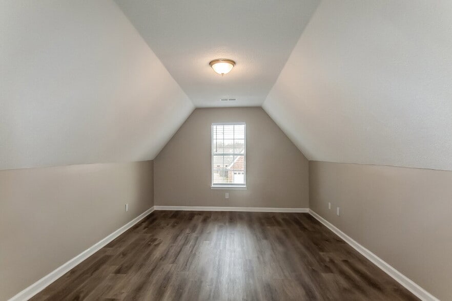 Building Photo - 5863 Stafford Dr