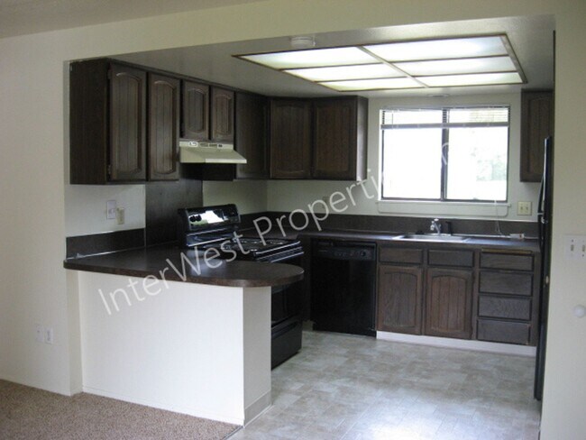 Building Photo - Ranch-Style Home in Beaverton with Fenced ...