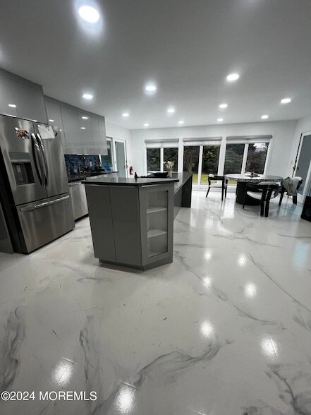 Building Photo - 85 Locust Ave