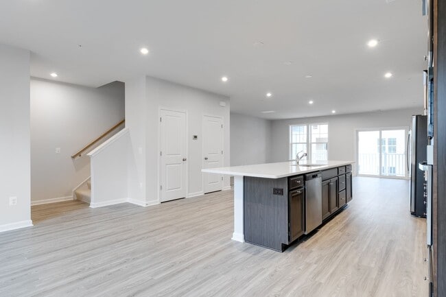 Building Photo - 3 Bedroom Luxury Condo in Glen Allen!!! ***Available Beginning of March***