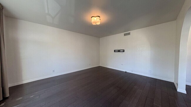 Building Photo - 1054 W Clifton Ave