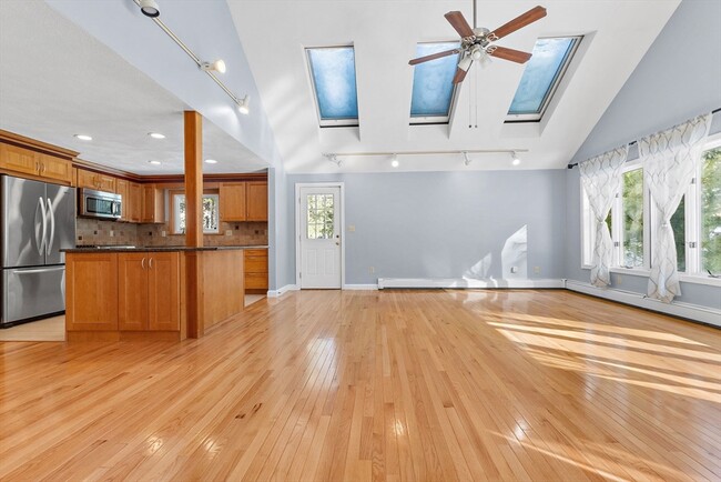 Building Photo - 77 Colonial Rd