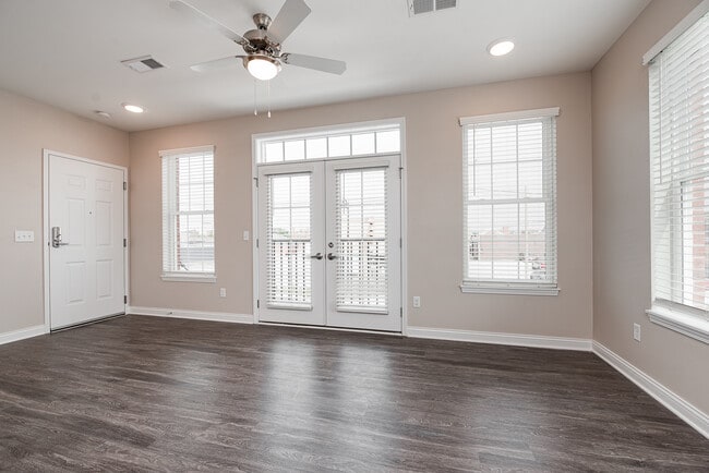 Building Photo - Town Clock Place