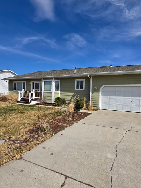 Building Photo - 2675 Pike Dr