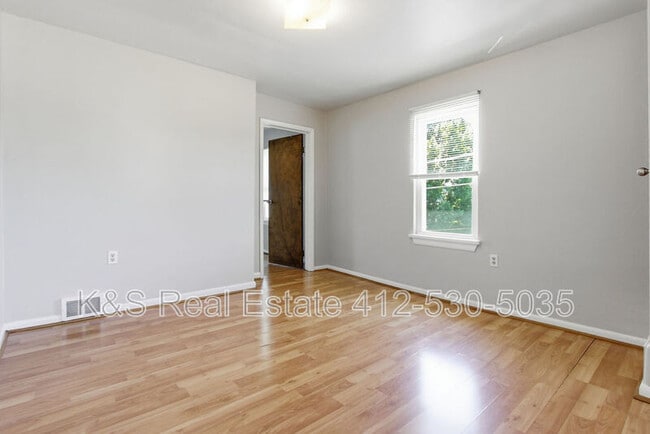 Building Photo - 433 28th St