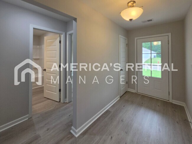 Building Photo - Space to Live, Style to Love!