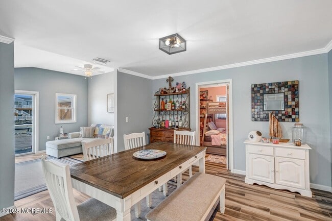 Building Photo - 28 S Los Angeles Dr