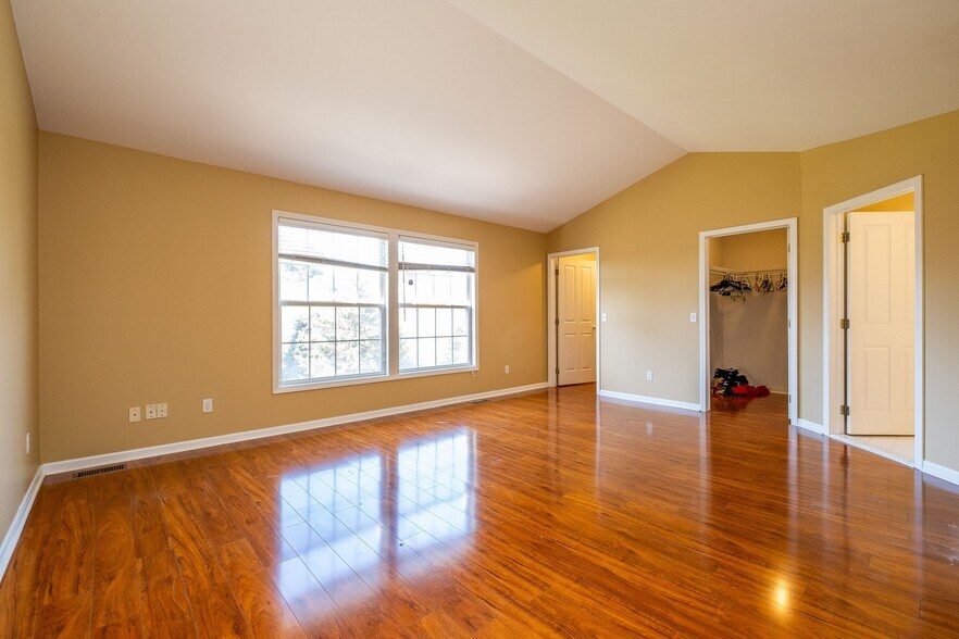 Building Photo - 466 Ivy Ln