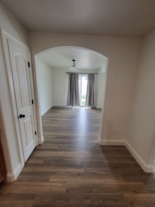 Building Photo - 3 Bedroom 2.5 Bath Townhome in Saddle Ridge!!!