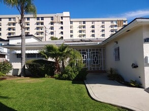 Building Photo - Built for 6 | Walk to San Diego State University | 5BR House + Yard