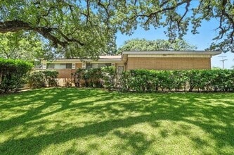 Building Photo - 1502 Westcrest Dr