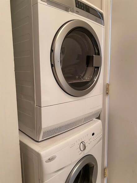 Building Photo - 257 York St