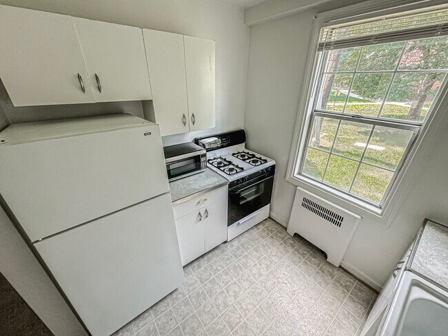 Building Photo - Charming 1 Bed 1 Bath Condo In Arlington Oaks