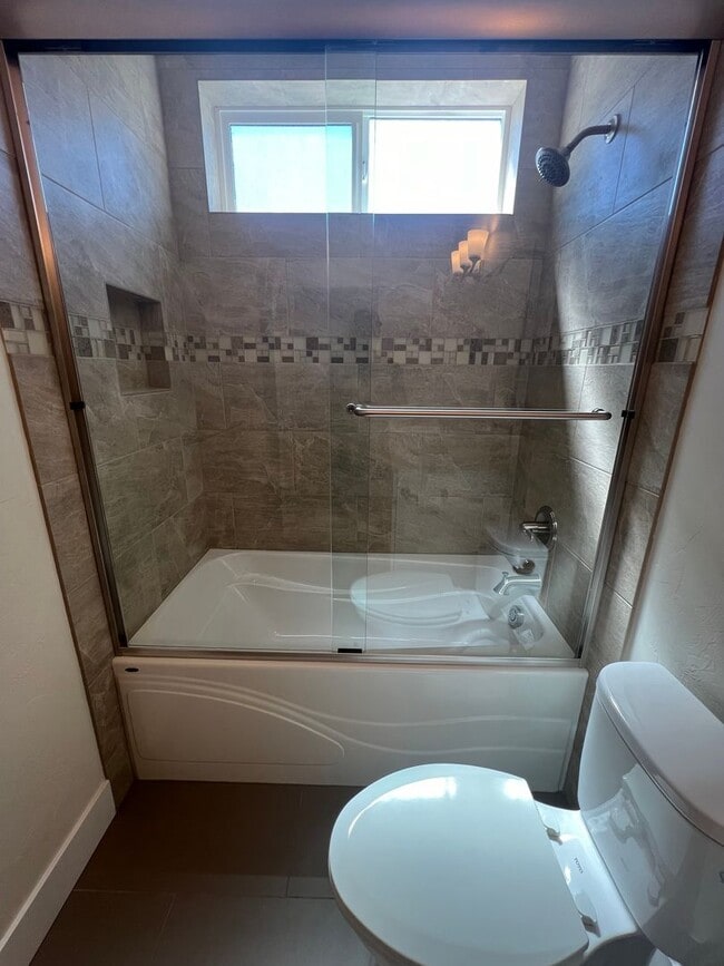 Building Photo - Newer Three bed, 2.5 bath Ashland Home | Available February!