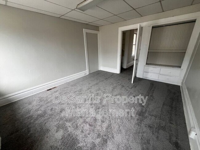 Building Photo - 42 Van Braam St
