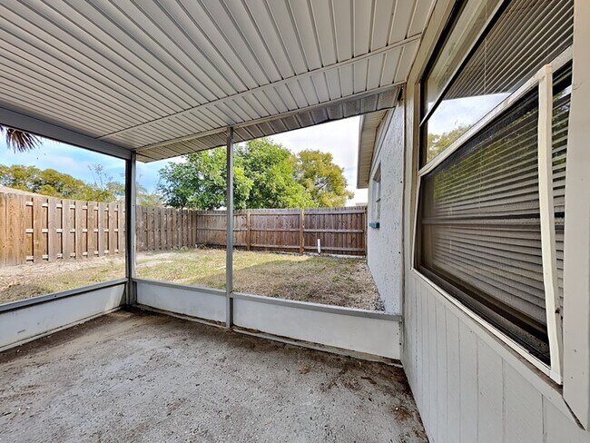 Building Photo - 7431 San Moritz Dr