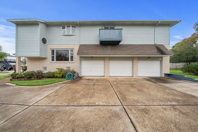 Building Photo - 2523 Baycrest Dr