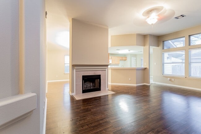 Building Photo - Charming 4-Bedroom, 2-Bath Home with Moder...