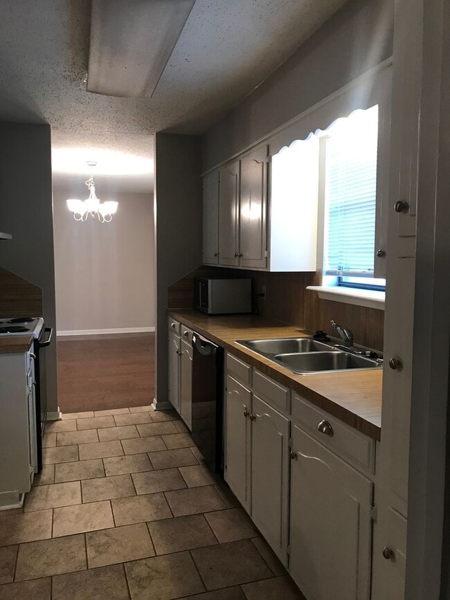 Building Photo - CENTRAL BOSSIER TOWNHOME NEAR I20