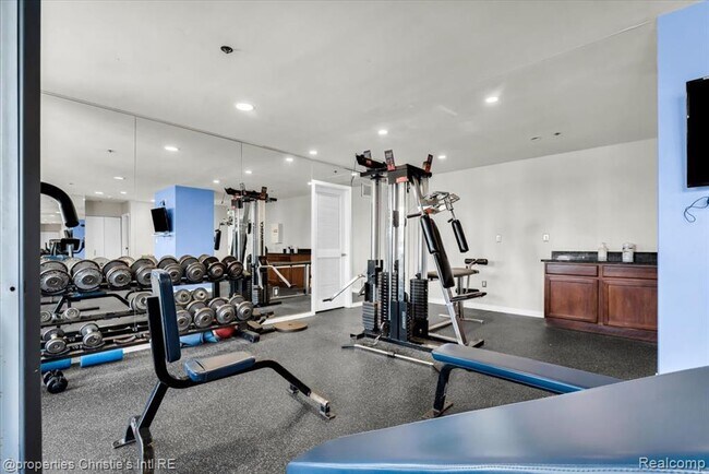 Building Photo - 250 E Harbortown Dr