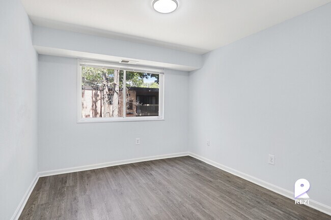 Building Photo - 6411 Hil-Mar Dr