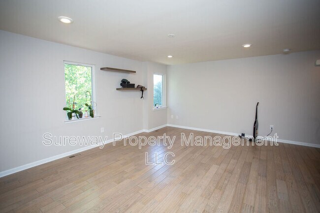 Building Photo - 6 Regency Ct