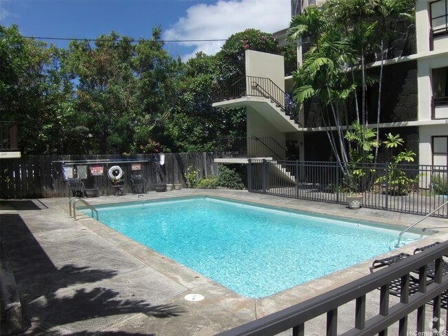Primary Photo - 1630 Makiki St