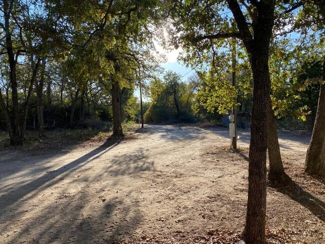 Building Photo - 8315 Burleson Manor Rd