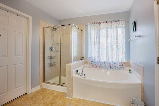 Building Photo - 4 Bedroom Home in the Village at Rolesville