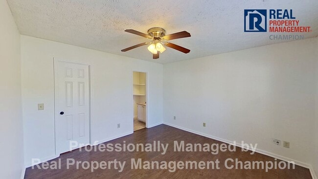 Building Photo - Freshly Updated 3 BD/2 BA Home with Garage, Fenced Yard Near Smith Creek Park